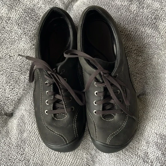 Keen Presidio shoes. Size 9 - Picture 2 of 5